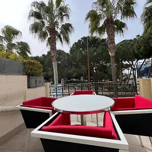 Sur La Pinede A Juan Les Pins Apartment